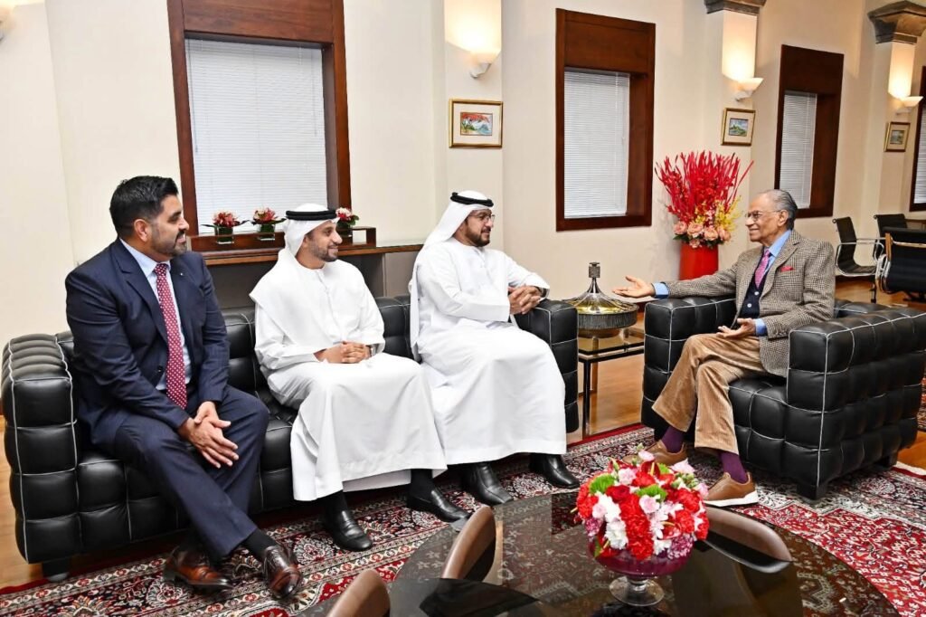 Le Premier ministre accueille une délégation d’Emirates Airlines à Maurice lors d’une rencontre officielle.