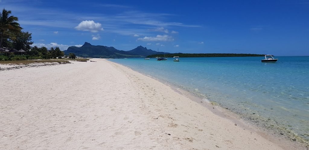 Plage publique Pointe-d’Esny : deux accès clairement indiqués